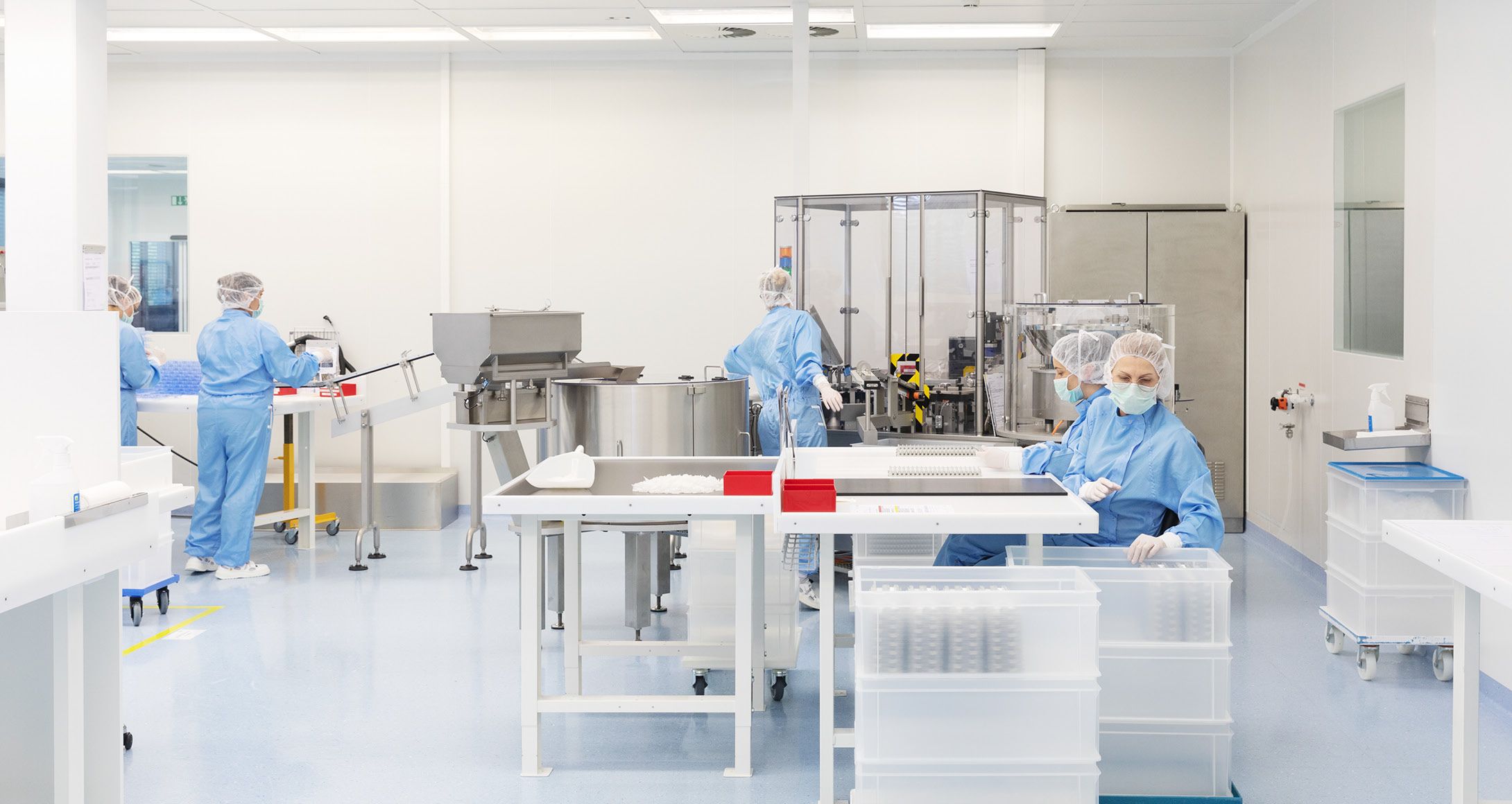 Women working in the clean room