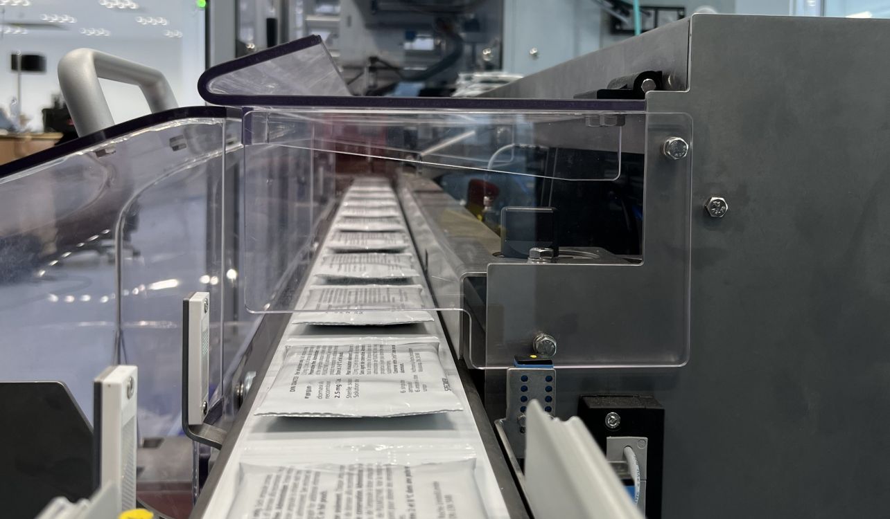 Produktionsband Ampullen im Schlauchbeutel