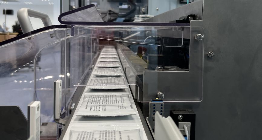 Produktionsband Ampullen im Schlauchbeutel