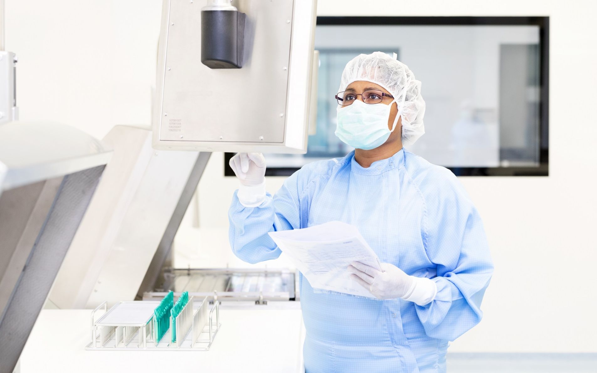 woman controlling process at display